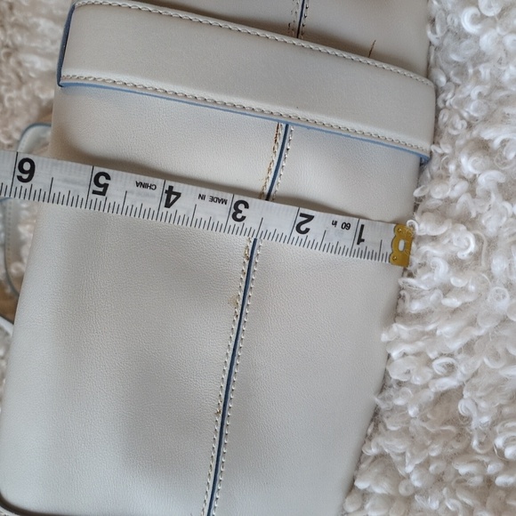 Tod's Shoulder Bag - Picture 15 of 16